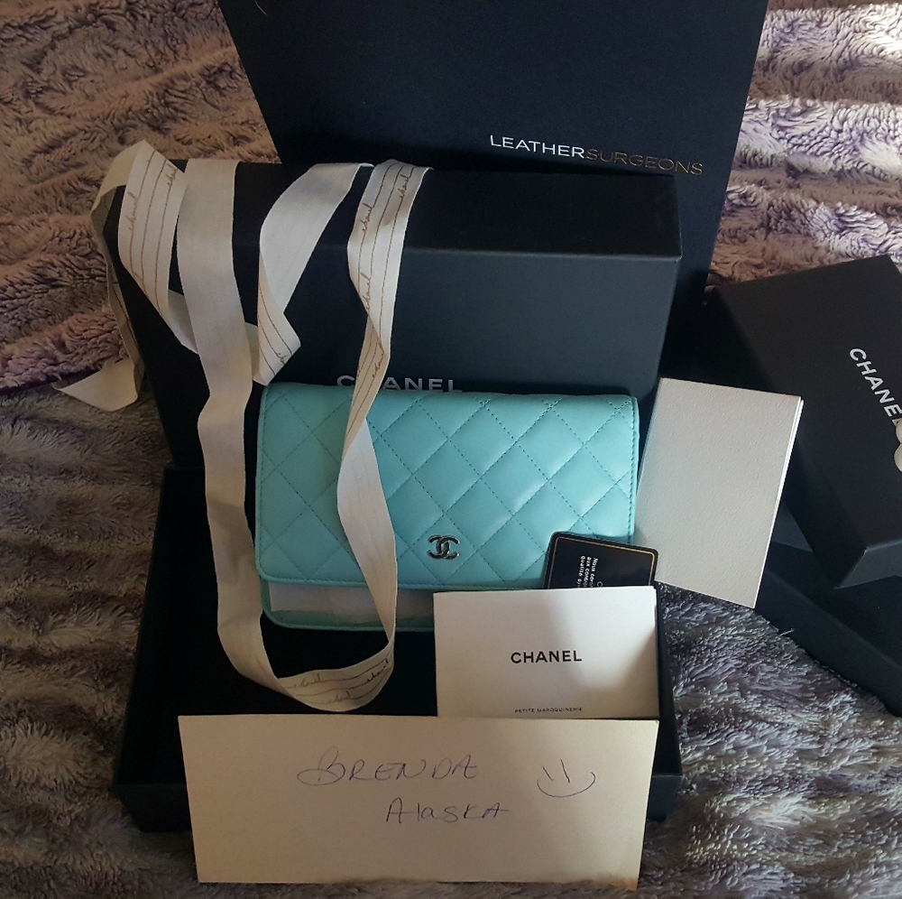 SOLD Chanel wallet on chain